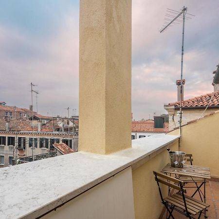 Bright Apartment On Venetian Roofs R&R Exteriör bild